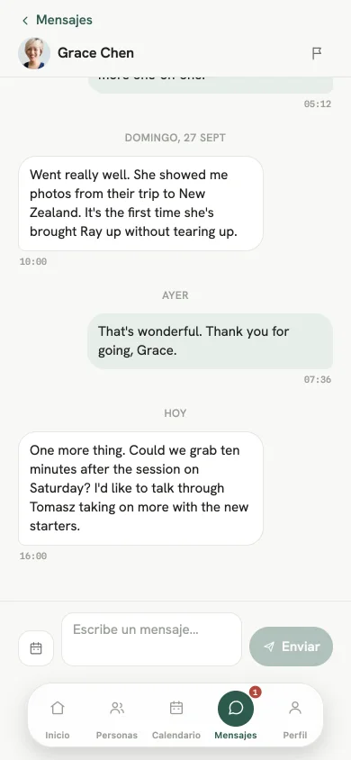 Una conversación entre un entrenador y el entrenador principal.