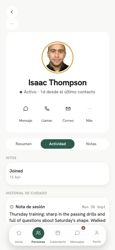 El perfil de un jugador con Mensaje, Llamar y Correo.